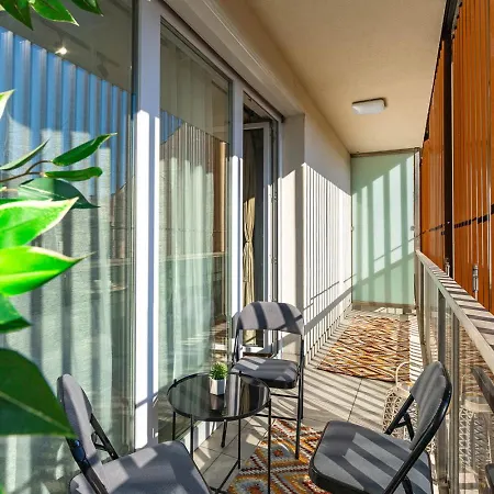 Sunny Designer Close To New York Cafe Apartament *