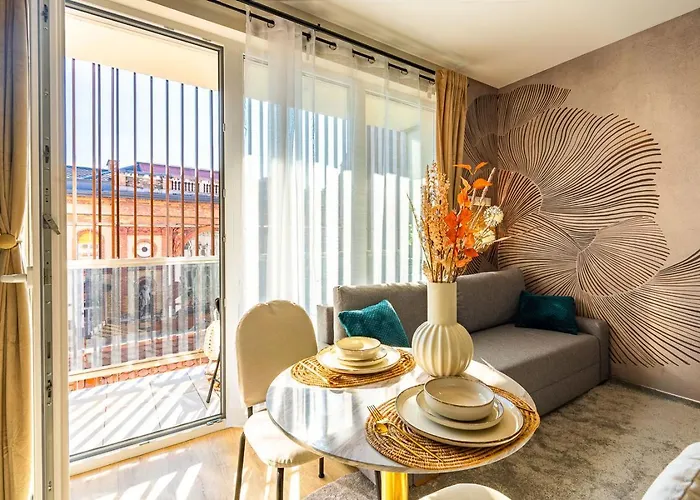 Sunny Designer Close To New York Cafe Daire *