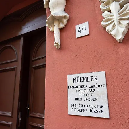 Sunny Designer Close To New York Cafe * Budapest