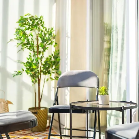 Sunny Designer Close To New York Cafe Budapest