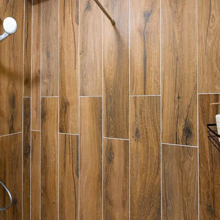 Sunny Designer Close To New York Cafe *